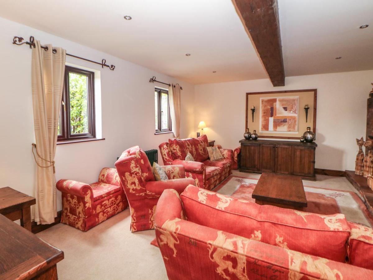 The Haybarn Villa Lichfield Exterior photo