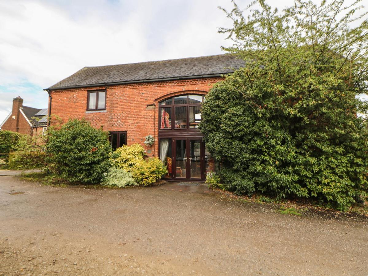 The Haybarn Villa Lichfield Exterior photo