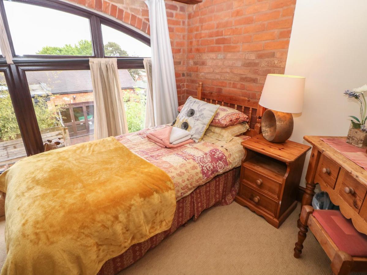 The Haybarn Villa Lichfield Exterior photo